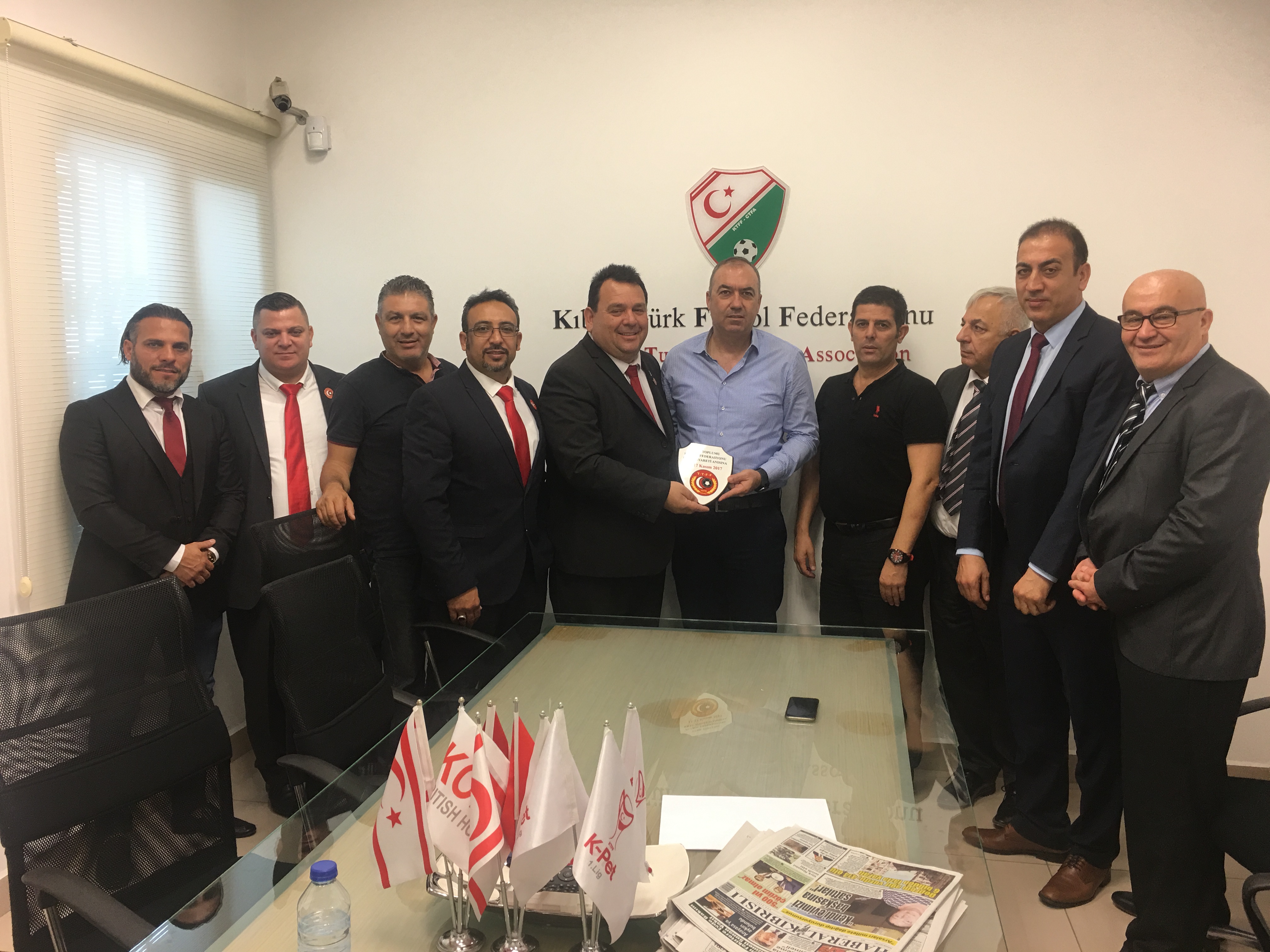 Londra Türk Toplumu Futbol Federasyonu'ndan KTFF'ye Ziyaret 
